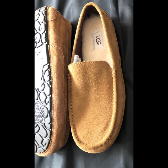 NWT UGG MEN SLIPPERS 🥿 Sz 12 (Sold) - Picture 2 of 3
